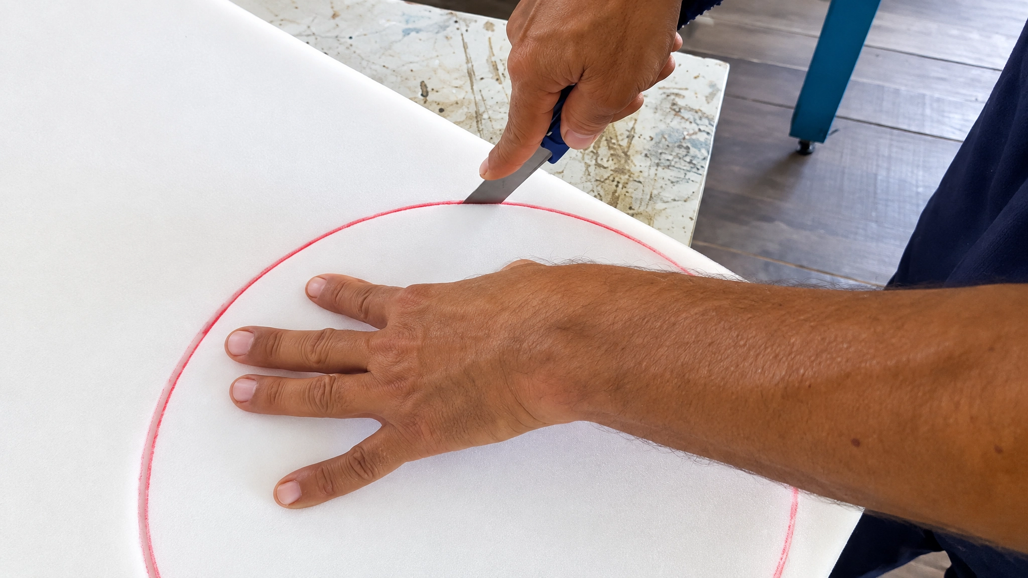 Paso 2. Marca la espuma con la medida del asiento